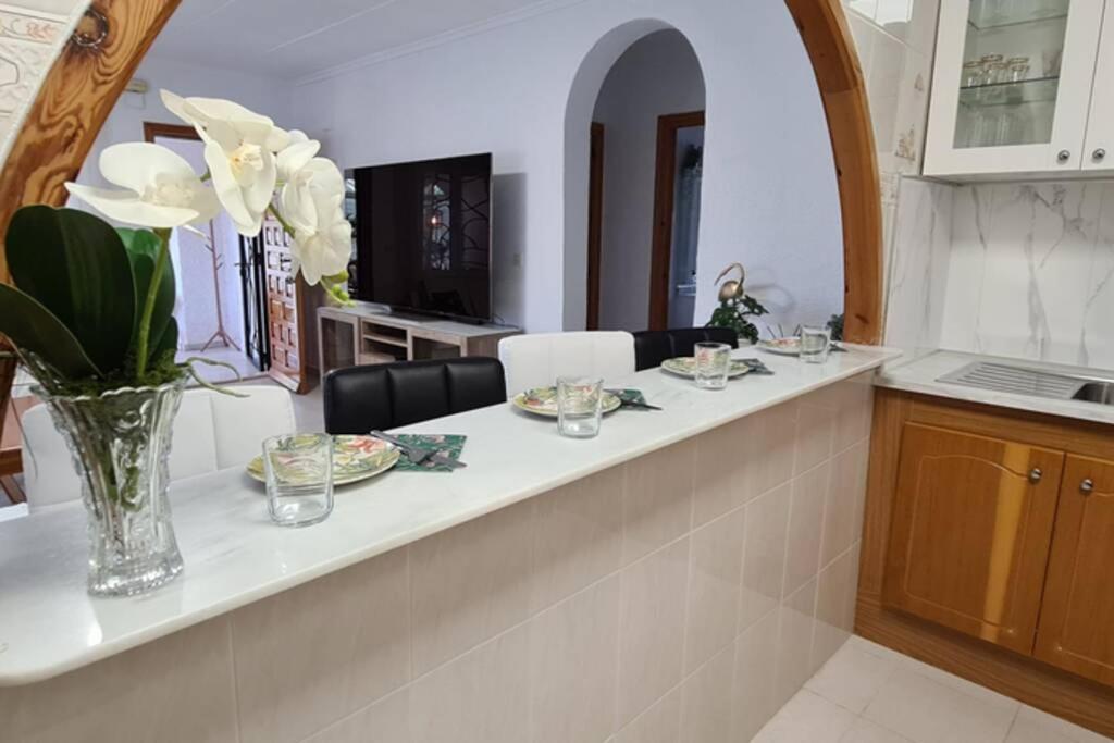 Tropical Paradise Villa In Torrevieja Buitenkant foto